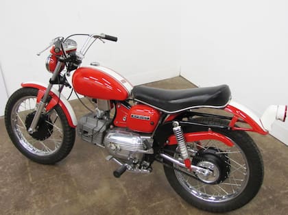 Su modelo convencional y cilindrada más pequeña, hacían de la Sprint 250 un modelo más atractivo para manejar (National Motorcycle Museum)