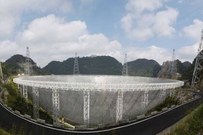 Su nombre oficial es Radiotelescopio Esférico de Apertura de 500 Metros (FAST, por sus siglas en inglés) y China lo considera su "ojo en el cielo"