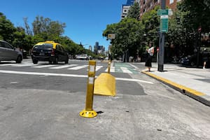 Cómo se llaman y para qué sirven los palos amarillos que hay en las calles