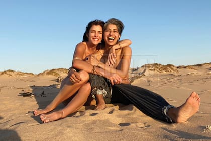 Su novia tiene 42 años, nació en los Estados Unidos y sus padres son de Afganistán. Trabaja como Motion Designer (hace tráilers y separadores para la televisión), vive en Brooklyn y no tiene hijos.