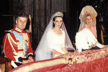 Su nuera Matilde Solís lució la tiara en su boda con Carlos Martínez de Irujo, en  la Catedral de Sevilla en 1988.