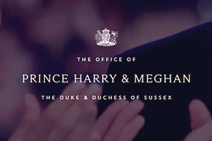 Su nueva página web, con coronita y todo.