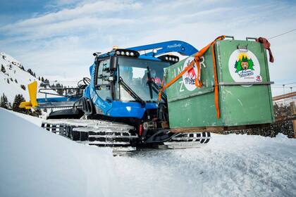 Su nuevo hogar, en los Alpes suizos, está a más de 2000 metros sobre el nivel del mar. Para llegar hasta allí debió ser trasladada en vehículos especiales e incluso un teleférico