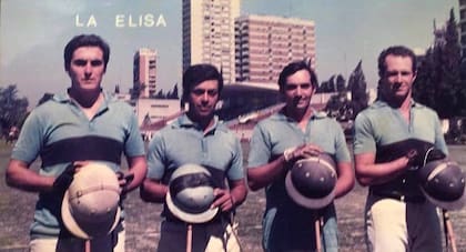 Su otro título en la Copa República Argentina, con La Elisa, en 1987: Germán Etchegaray, Juan Barroso, Gustavo Courreges y Juanca Echeverz