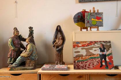 Su padre Marino Pérsico fue un artista muy prolifero, por lo cual hay obras suyas en todos los rincones.