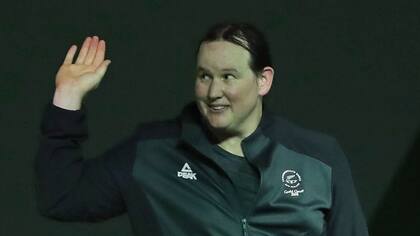 Su participación en competiciones anteriores ha estado salpicada de polémicas.