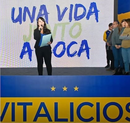 Su participación en el club comenzó con la política partidaria. Luego, cuando cambió la dirigencia, pasó a formar parte de la Asamblea de Representantes del Club, a través de la cual se gestionan variados eventos institucionales.