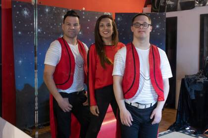 Su pasión por el arte de la magia se inició en 2013 en el preciso momento en que conoció a Nina Avila