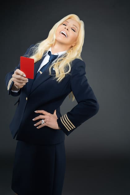 Su pose icónica y la tarjeta amarilla, la más temida por los concursantes de LOL