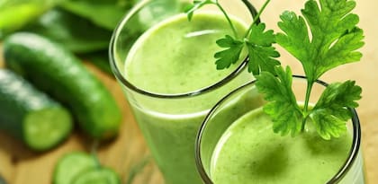 Su preparación es versátil y permite agregar otros ingredientes como limón, manzana verde o jengibre,