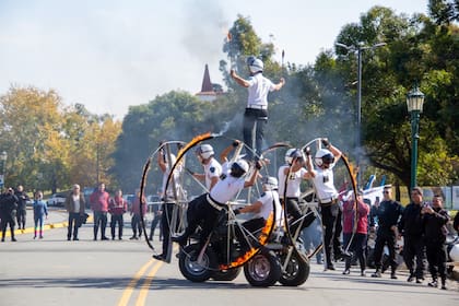 Su presencia se volvió emblemática en diciembre de 2022, cuando escoltaron al micro de la Selección Argentina
