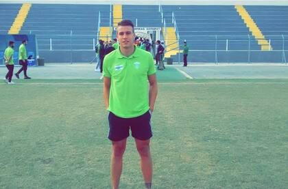 Su primer club fuera de Argentina fue Aspis Pylas, de Chipre, país al que considera su casa en Europa, por hospitalidad y belleza.