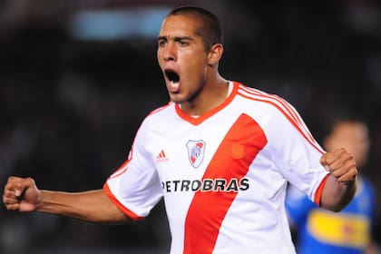 Su primer gol en River fue a Boca en el Apertura 2010: victoria 1-0 en el Monumental