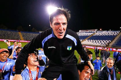 El festejo de su primer título de campeón como entrenador, en el Apertura chileno de 2013, al mando de O´Higgins.