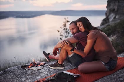 Su primera foto juntos fue frente a un lago