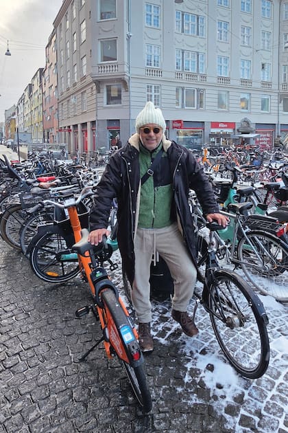Su primera parada fue Copenhague, Dinamarca, famosa
mundialmente por ser la capital ciclista, con más bicicletas que habitantes