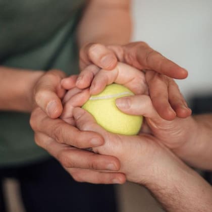 Su primera reacción, cuando vio sus nuevas manos fue de admiración