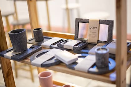 Su primera venta fue una exportación a Chile en abril del 2022, cuando vendió 230 piezas a una tienda de decoración