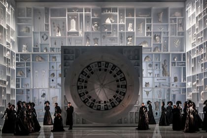 Su producción de Contes d'Hoffmann para la Ópera Lausanne en 2019.