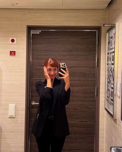 Su rol era como fotógrafa a bordo, llegó a conseguir un ascenso como photo manager, pero decidió rechazarlo