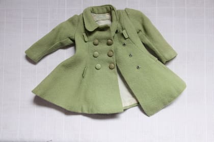 Su ropa original: tapado de lanilla verde 