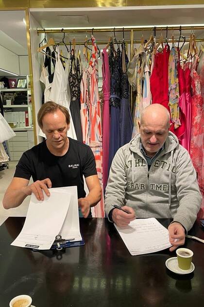 Su socio brasileño, Thiago, hace los dibujos por él