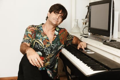 Su tío Mario Sarrabayrouse (murió en 1995) fue el primer marido de Susana Giménez y padre de su hija Mercedes.