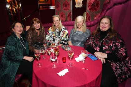 Su última foto conocida fue tomada el 8 de diciembre de 2023 en The Doubles Club, de Nueva York. Patty aparece en el centro, junto a un grupo de amigas (Photo by Jared Siskin/Patrick McMullan via Getty Images)