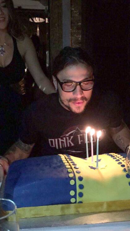 Su último cumpleaños con la torta con los colores de Boca
