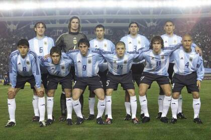 Su único partido en la selección mayor, con Bielsa de entrenador: 2-2 ante Uruguay, en La Plata (2003).