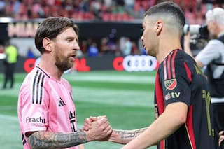 Miguel Almirón: con River en la piel, Martino en el corazón y Messi en un triple cuadro de honor