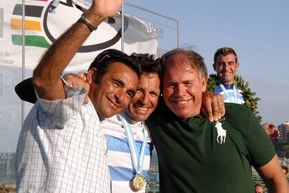 Werthein con Juan y Gabriel Curuchet; el dirigente proveniente del ámbito de la equitación fue jefe de misión en Pekín 2008, cuando comenzaron sus intensos vínculos con atletas olímpicos.