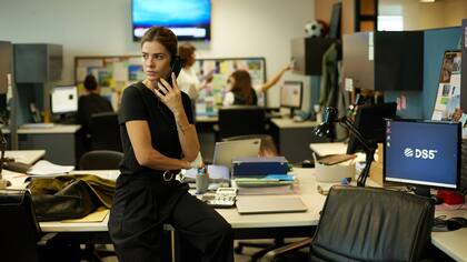 Suárez interpreta a una periodista de investigación que verá su presente afectado cuando aparezca Pablo Echarri en la piel de Salvador