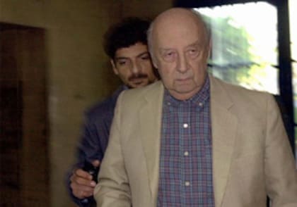 Guillermo Suárez Mason, en Tribunales, durante uno de los juicios a los que fue sometido por violaciones a los derechos humanos. Falleció en junio de 2005