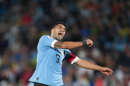 Suárez recibió la primera citación de Bielsa y volvió a jugar por Uruguay; no lo hacía desde el Mundial de Qatar.