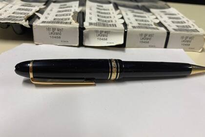 Lapiceras Montblanc, uno de los productos que remata la Aduana
