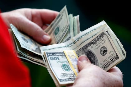 Sube el dólar oficial
