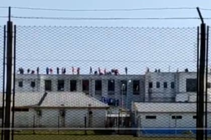 Serios conflictos estallaron en los penales a partir de la existencia de listas de excarcelaciones y prisiones domiciliarias