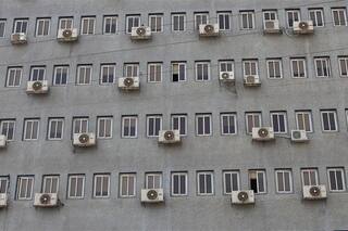 La trampa del aire acondicionado: más frío adentro, más calor afuera