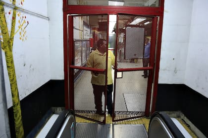 Los metrodelegados realizarán un paro el jueves desde las 6 y el servicio recién comenzará a las 9