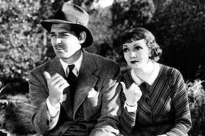 Clark Gable y Claudette Colbert, en el clásico de Frank Capra Sucedió aquella noche