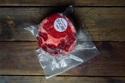 Sucre acerca sus carnes envasadas al vacío, con cortes orgánicos de Novillo Angus Argentino