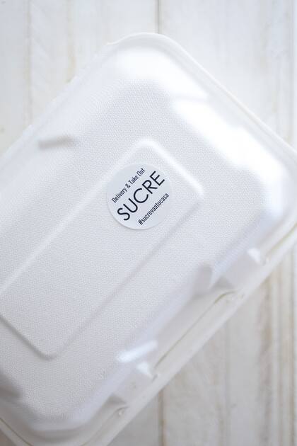 Sucre se adaptó rapidísimo a este nuevo mundo del delivery y take away con el mismo cuidado de siempre: hasta sus packagings son biodegradables