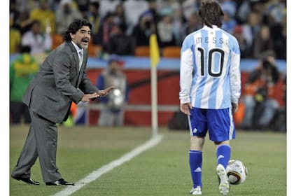 Sudáfrica 2010: durante el Mundial, Maradona junto a Leo Messi