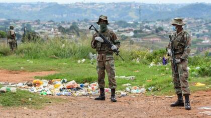 Sudáfrica envió al Ejército a la calle para reforzar la cuarentena.