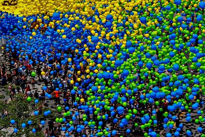 Los festejos comenzaron en 1991 cuando los empleados de la entidad lanzaron papel picado desde las ventanas del edificio de la institución