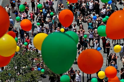 Suelta de globos en San Pablo en la previa de los festejos de fin de año