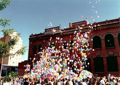 Suelta de globos en un evento del MAMBA. 1996.