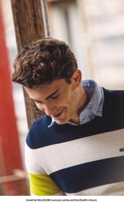 Suéter de hilo ($ 1999, Lacoste), camisa de lino ($ 2486, Giesso)