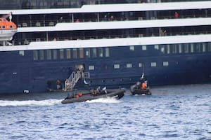 La Armada Argentina evacuó a un turista estadunidense que sufrió un infarto a bordo de un crucero